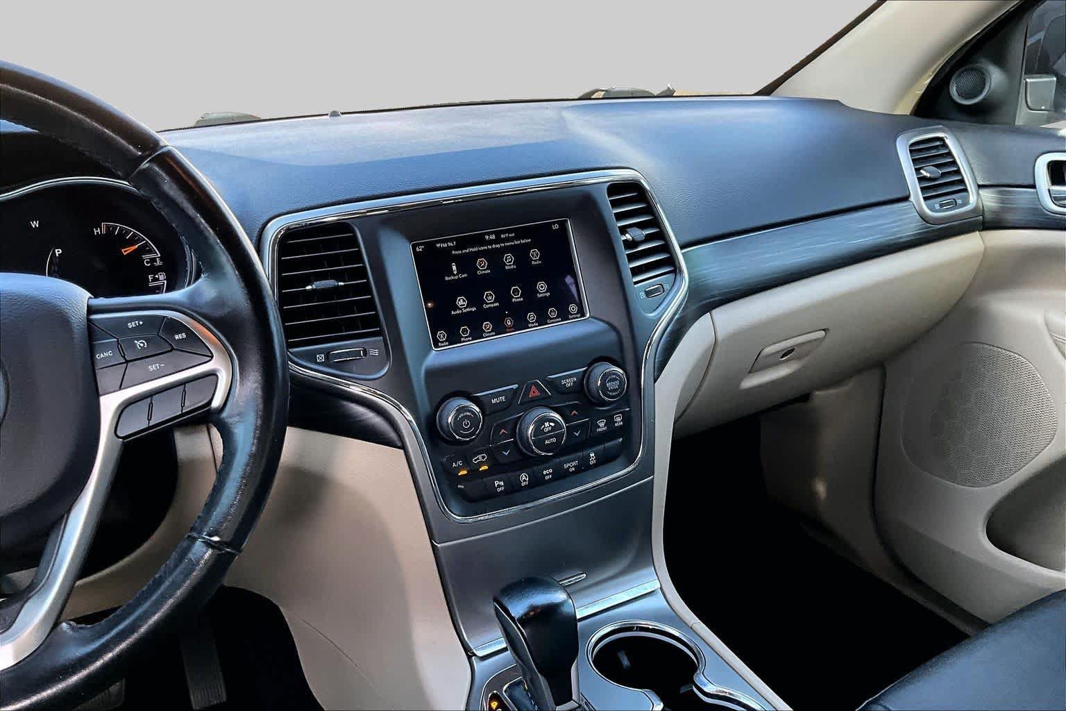Used 2020 Jeep Grand Cherokee Laredo RWD image 7