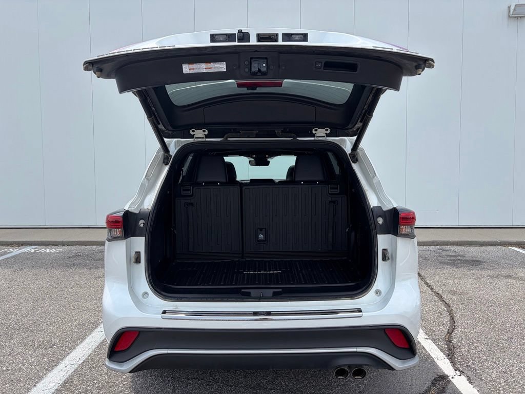 Used 2022 Toyota Highlander XSE AWD/4WD image 21