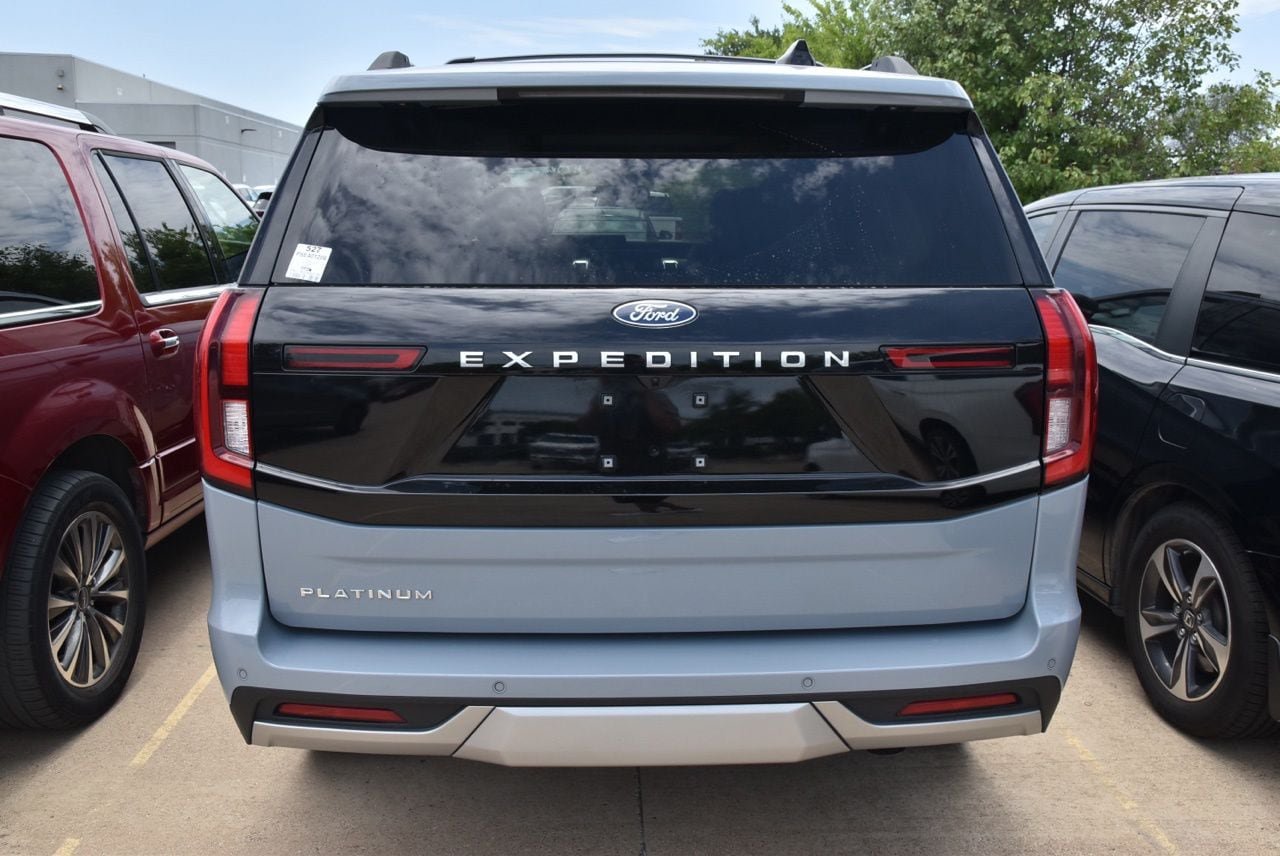 Certified 2025 Ford Expedition Platinum w/ Platinum Ultimate Package AWD/4WD image 6