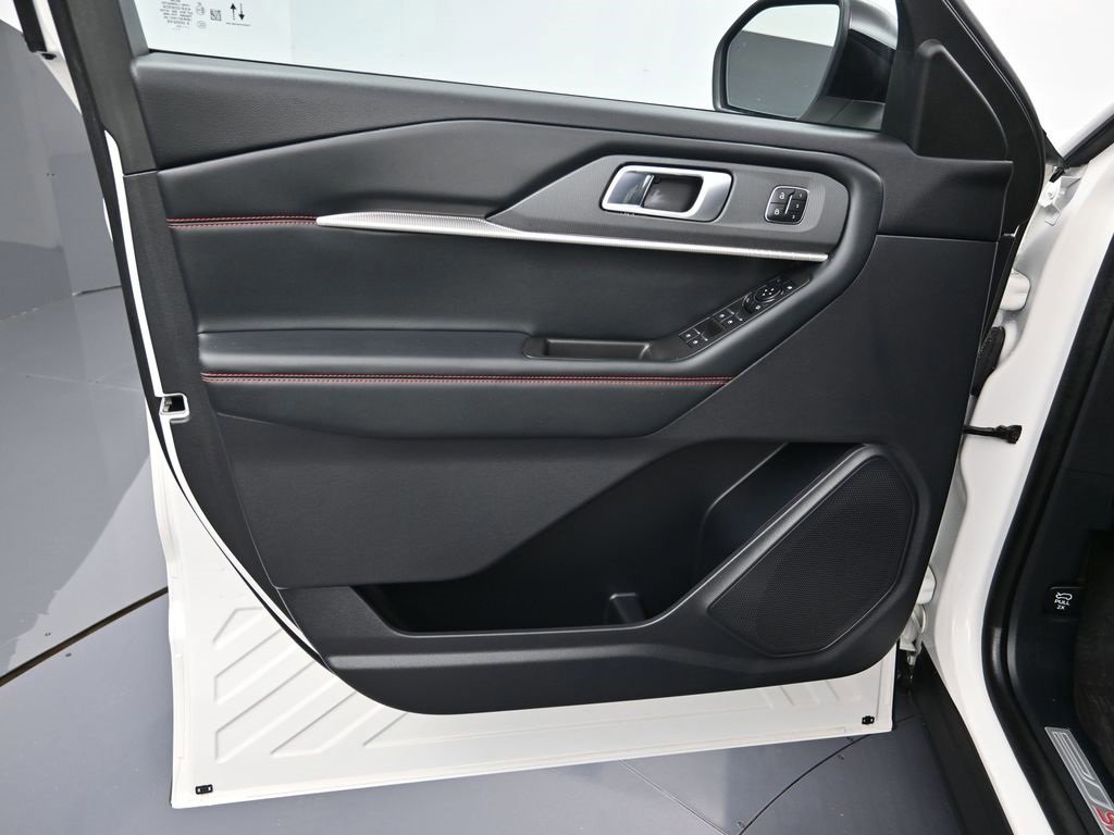 Certified 2025 Ford Explorer ST-Line w/ Premium Package image 25