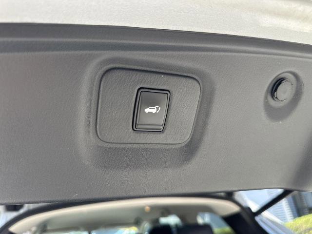 Used 2020 Nissan Pathfinder SL FWD image 24
