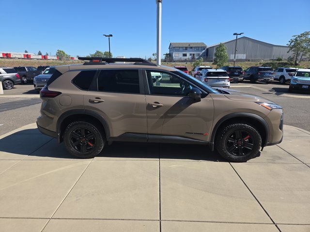 Used 2025 Nissan Rogue SV AWD/4WD image 6