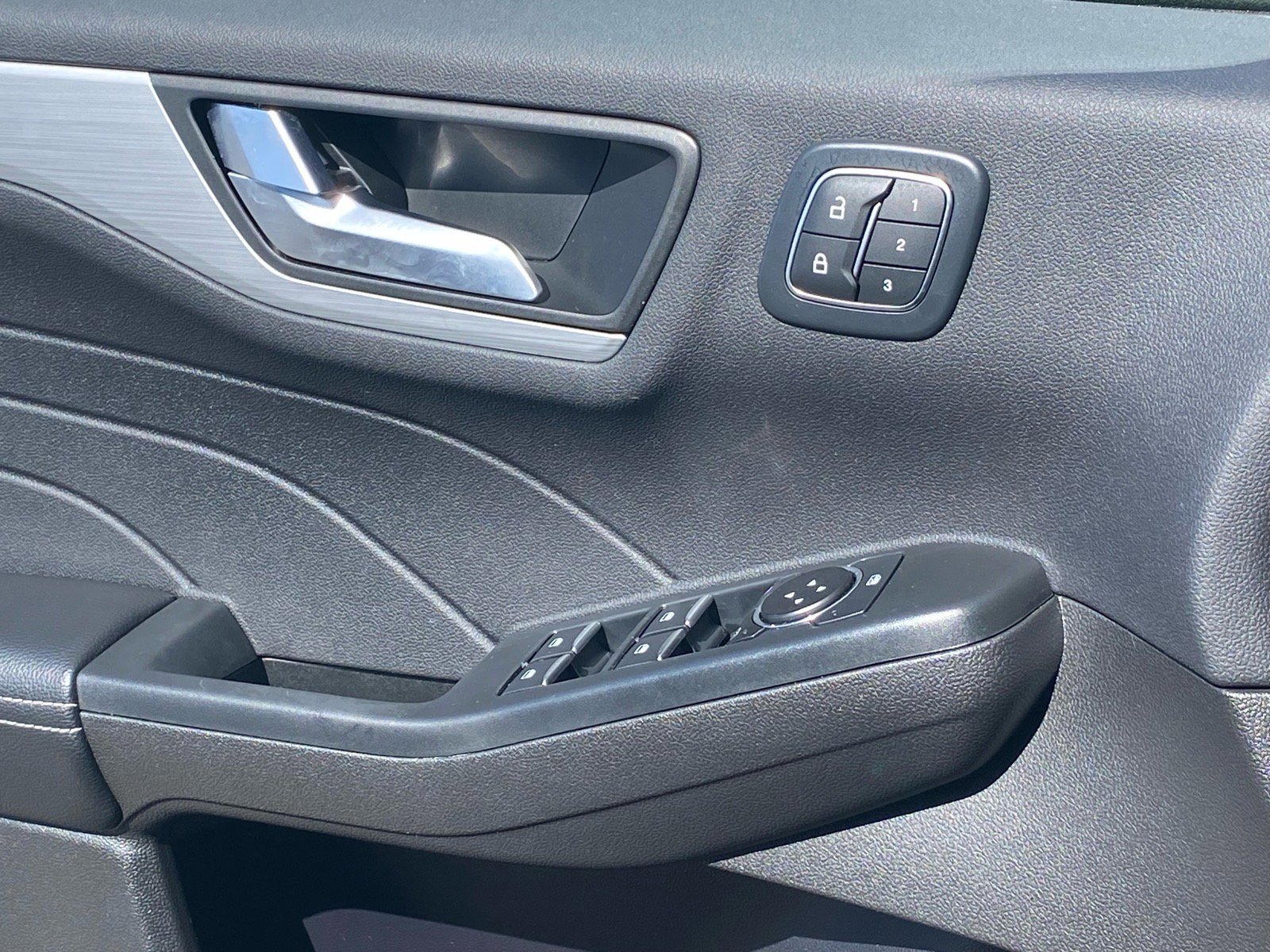 Certified 2023 Ford Escape Platinum w/ Premium Technology Package image 21