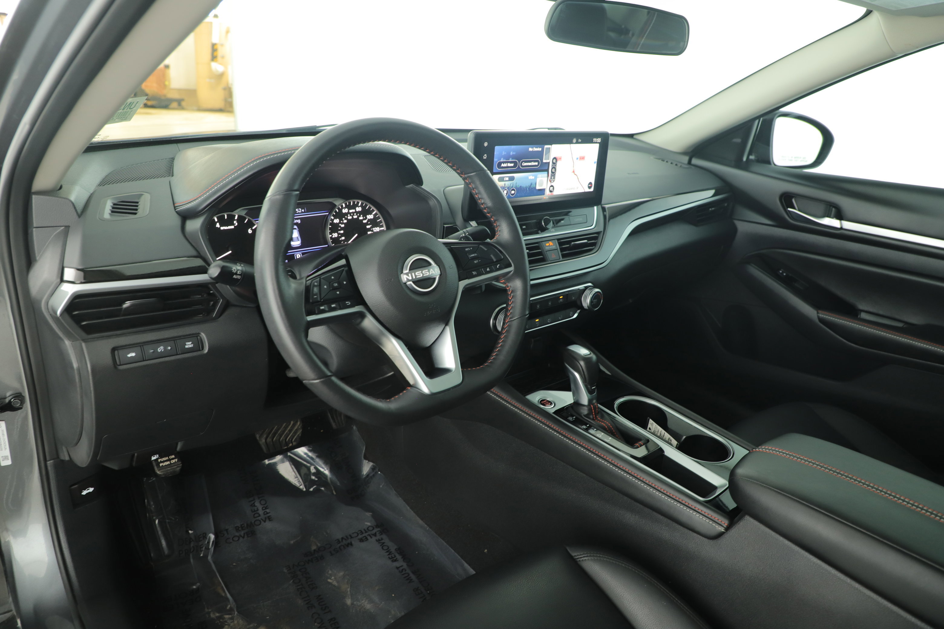 Used 2024 Nissan Altima 2.5 SR w/ SR Premium Package image 4