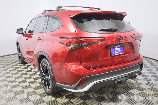 Used 2022 Toyota Highlander XSE AWD/4WD image 7