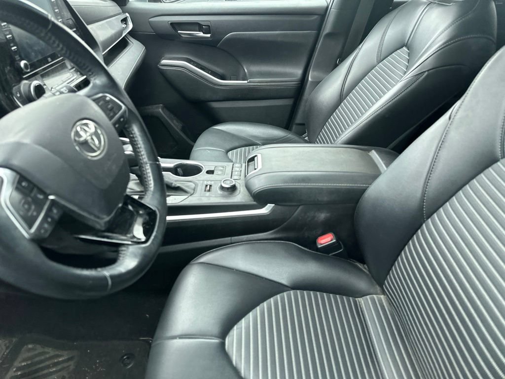 Used 2021 Toyota Highlander XSE AWD/4WD image 7