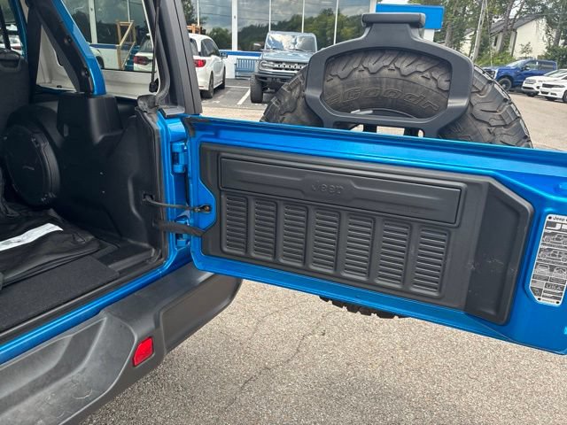 Used 2022 Jeep Wrangler Unlimited Rubicon w/ Cold Weather Group AWD/4WD image 73