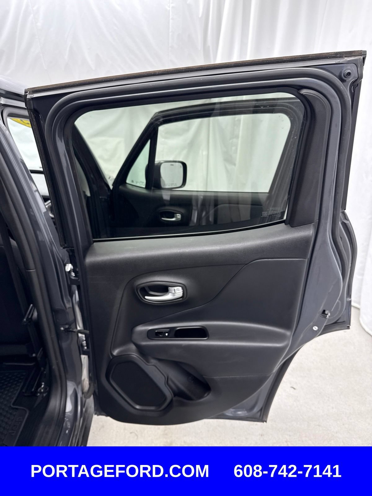 Used 2023 Jeep Renegade Latitude AWD/4WD image 33