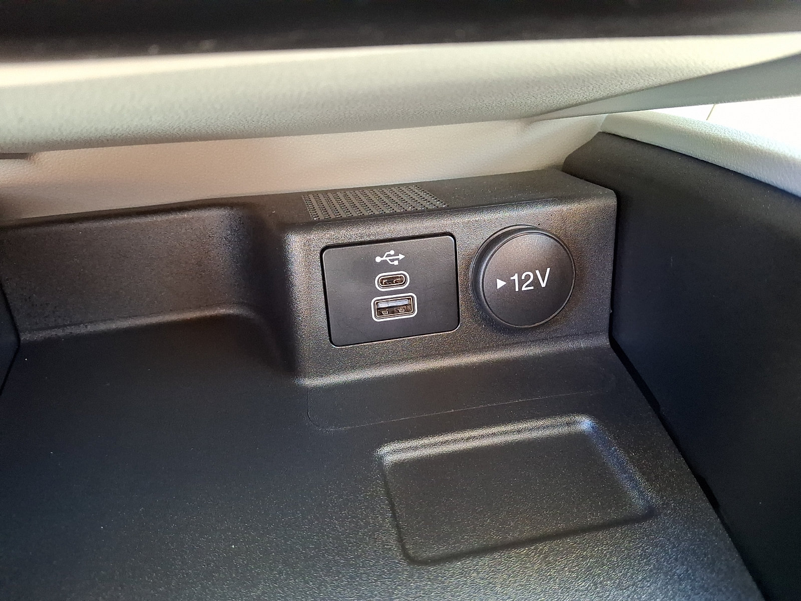 Certified 2024 Ford Escape Active AWD/4WD image 32