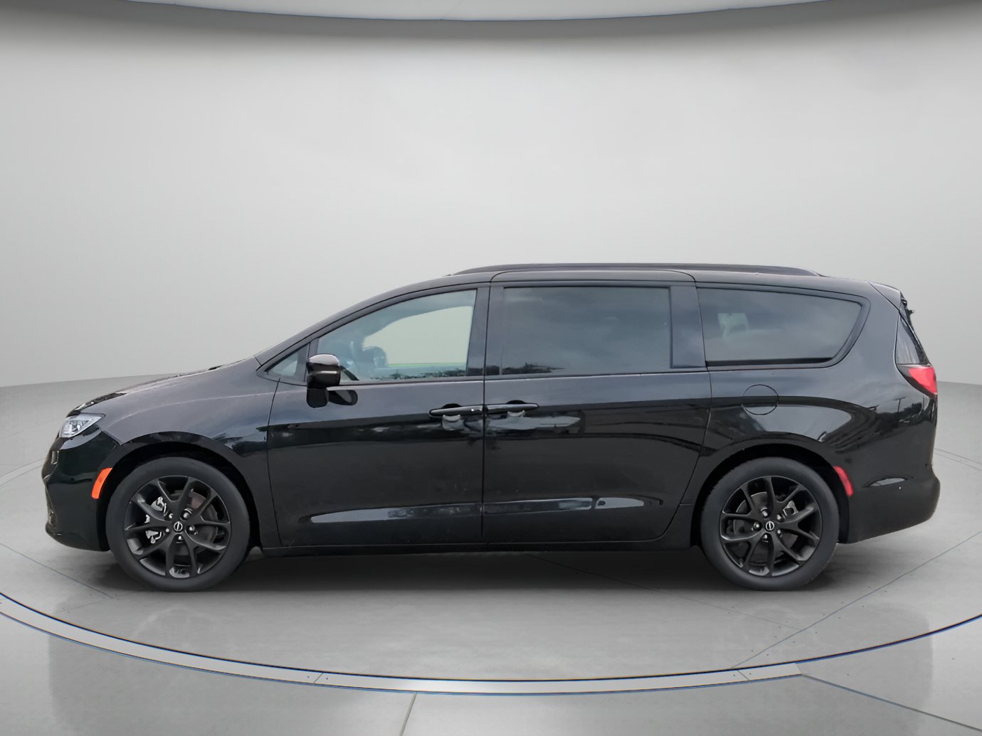 Used 2025 Chrysler Pacifica Limited FWD image 17