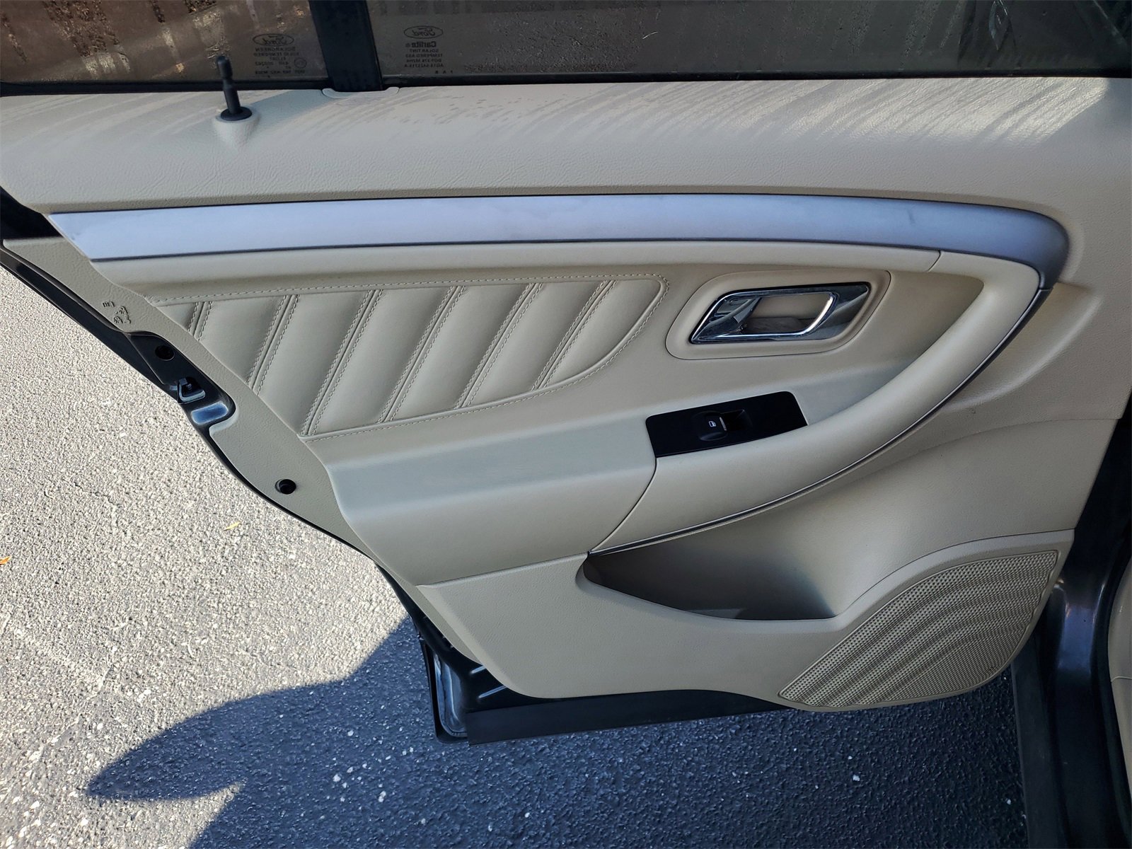 Certified 2017 Ford Taurus SE image 9