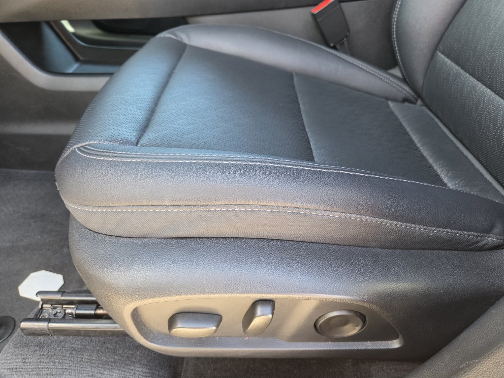 Used 2025 Chevrolet Equinox LT w/ Convenience Package II FWD image 23