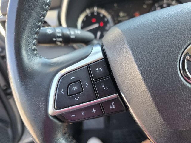 Used 2021 Toyota Highlander XLE FWD image 19