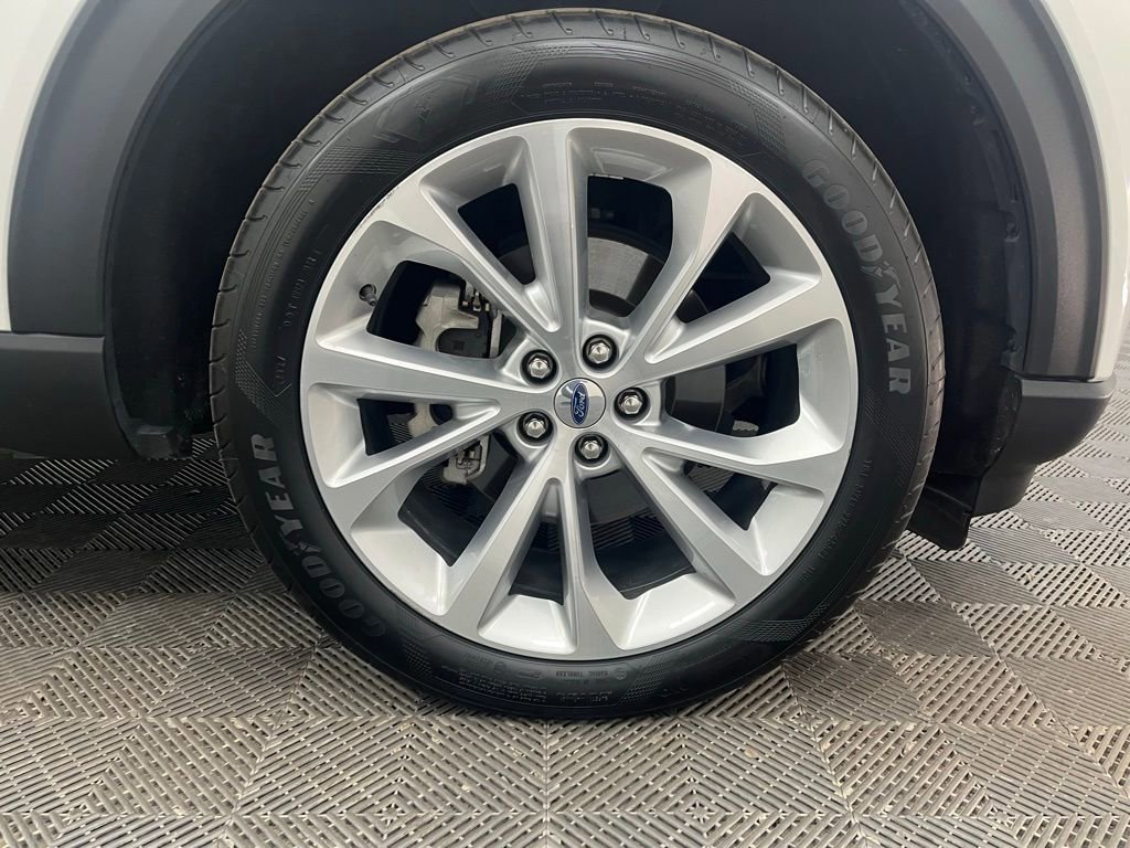 Certified 2022 Ford Explorer Platinum w/ Equipment Group 601A image 17