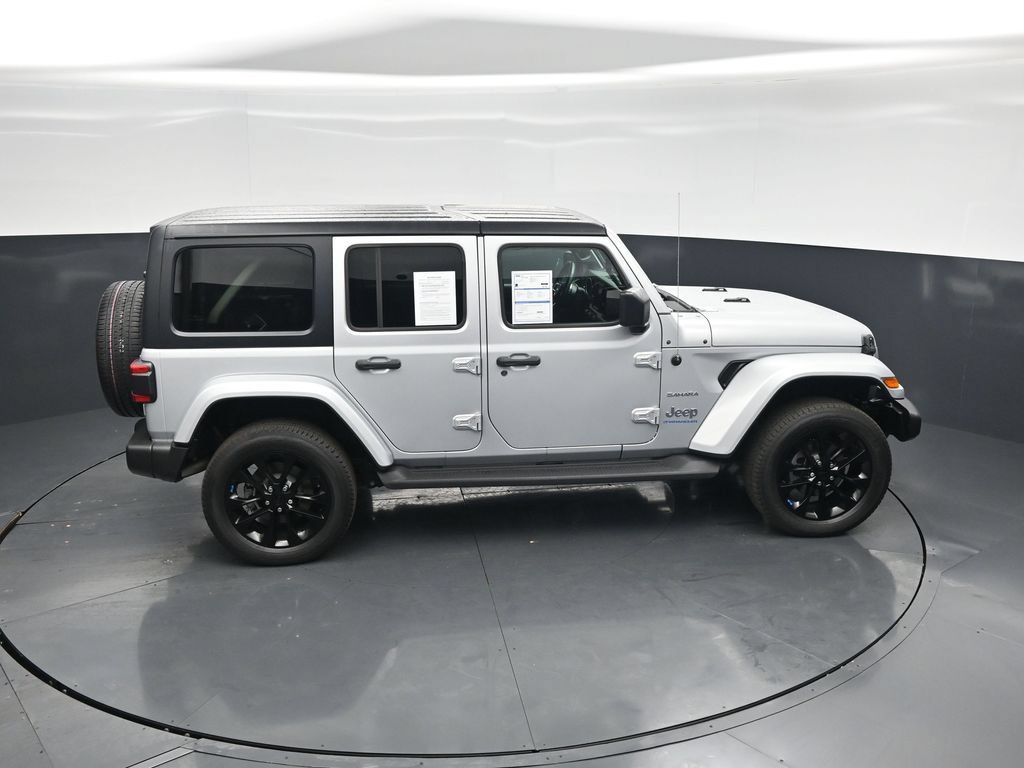 Used 2023 Jeep Wrangler Unlimited Sahara w/ Cold Weather Group AWD/4WD image 37
