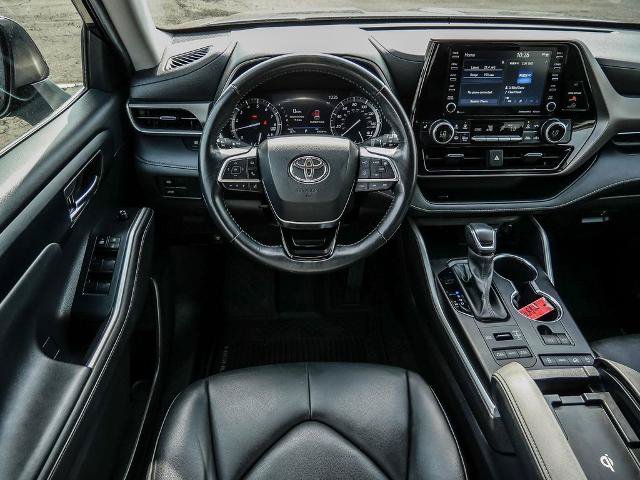 Used 2021 Toyota Highlander XLE AWD/4WD image 30