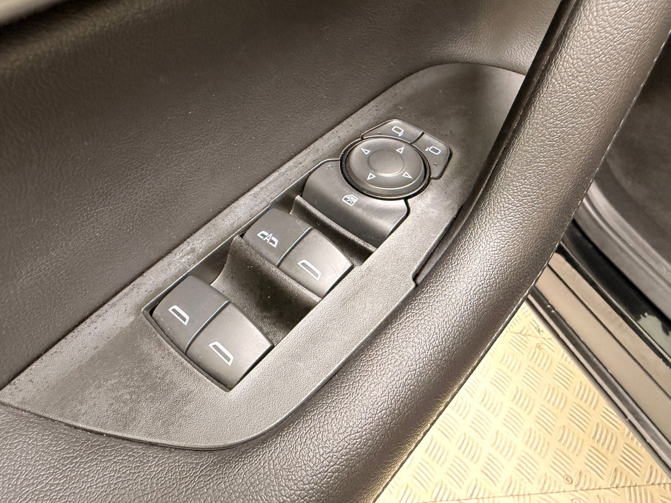Used 2020 Chevrolet Blazer LT w/ Sound & Technology Package FWD image 21