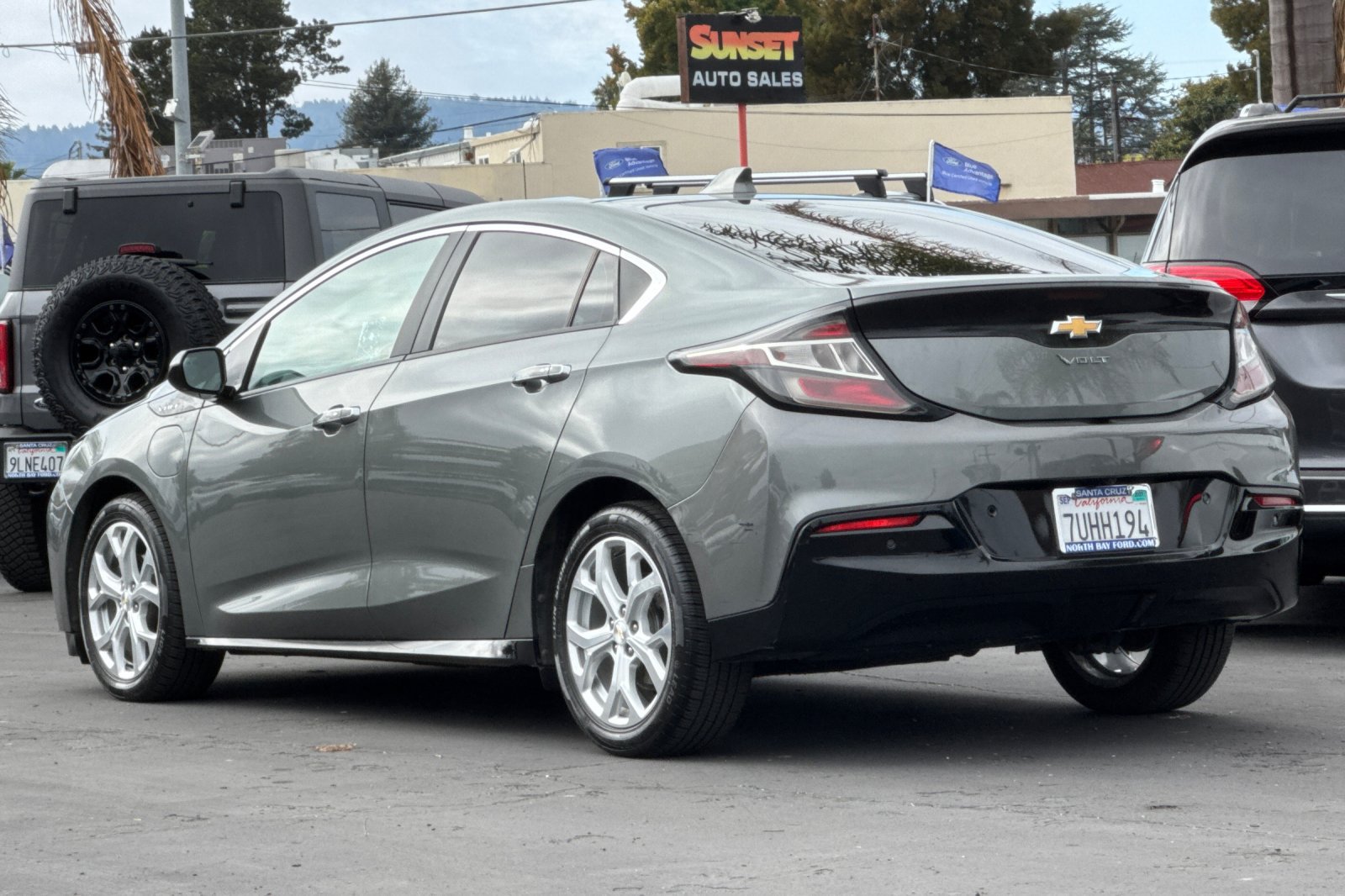 Used 2017 Chevrolet Volt Premier w/ Driver Confidence II Package FWD image 29