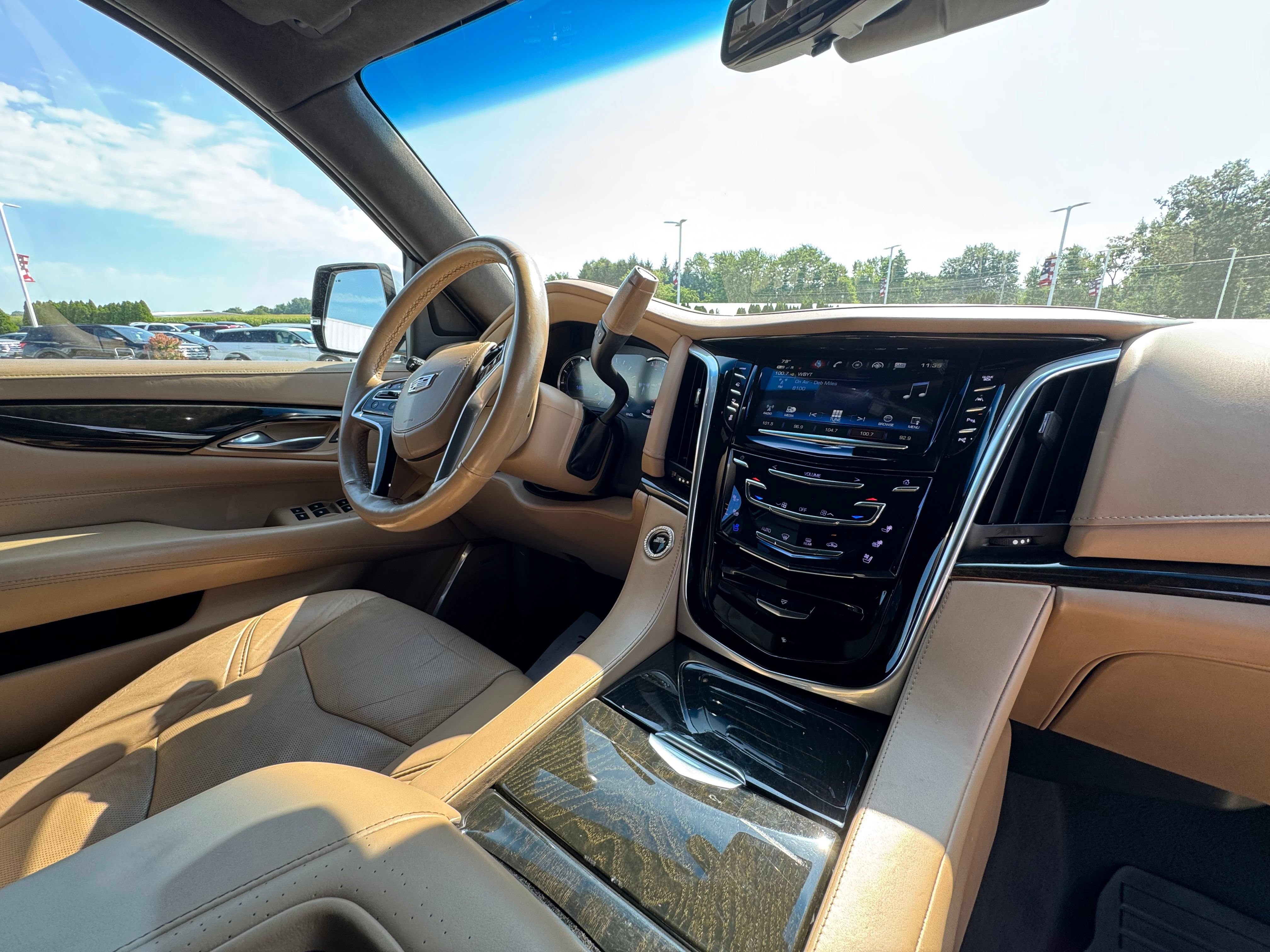 Used 2018 Cadillac Escalade ESV Platinum AWD/4WD image 11