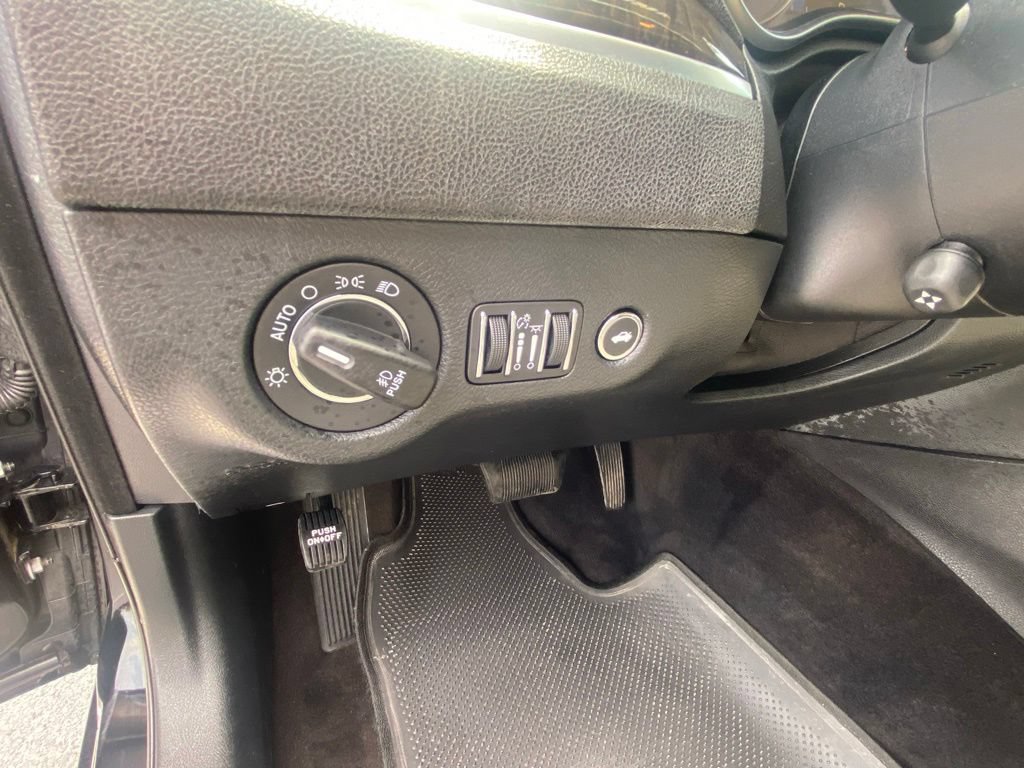 Used 2018 Chrysler 300 Limited AWD/4WD image 12