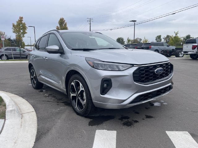 Certified 2023 Ford Escape ST-Line Select AWD/4WD image 7