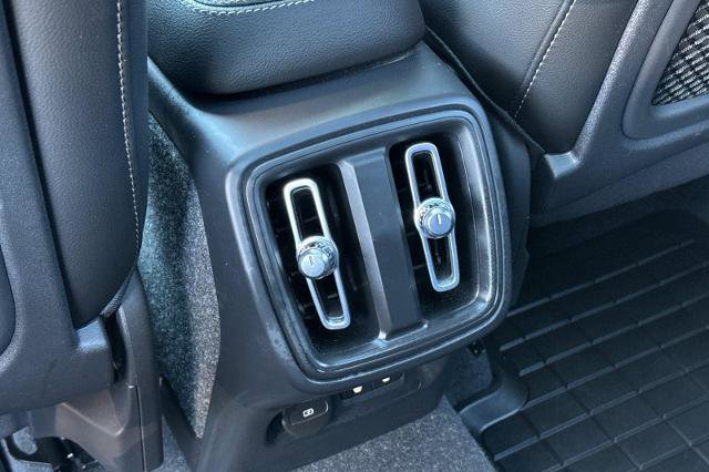 Used 2023 Volvo XC40 B5 Ultimate w/ Protection Package Premier image 32