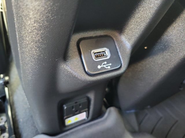 Used 2022 Jeep Renegade Latitude w/ Convenience Group AWD/4WD image 18