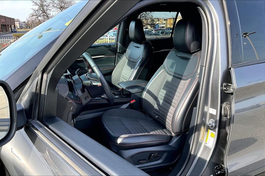 Certified 2025 Ford Explorer ST-Line w/ Premium Package image 24