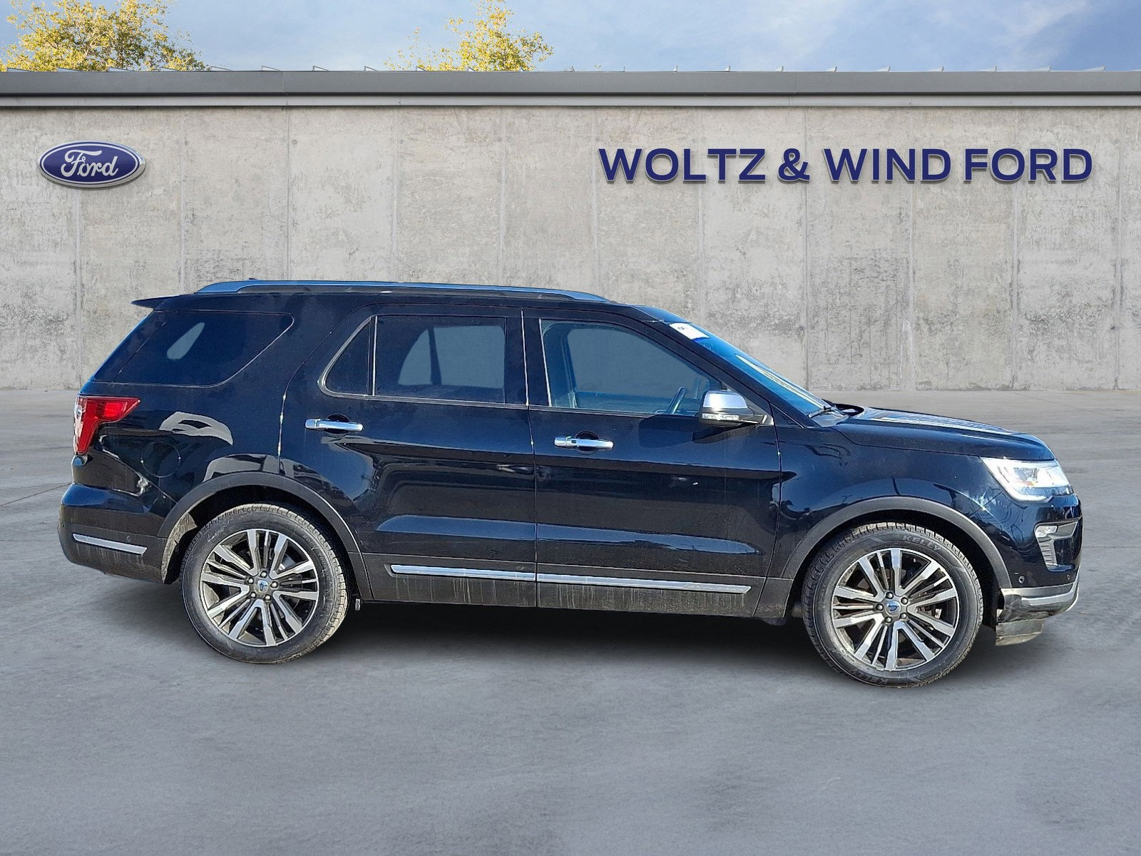 Certified 2018 Ford Explorer Platinum image 2