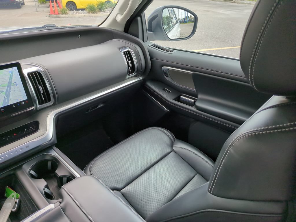 Certified 2025 Ford Expedition Platinum AWD/4WD image 18