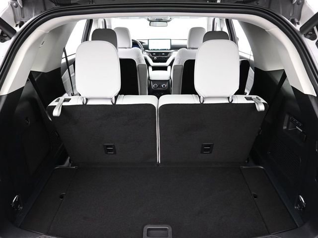 Certified 2025 Ford Explorer Platinum w/ Ultimate Package image 27