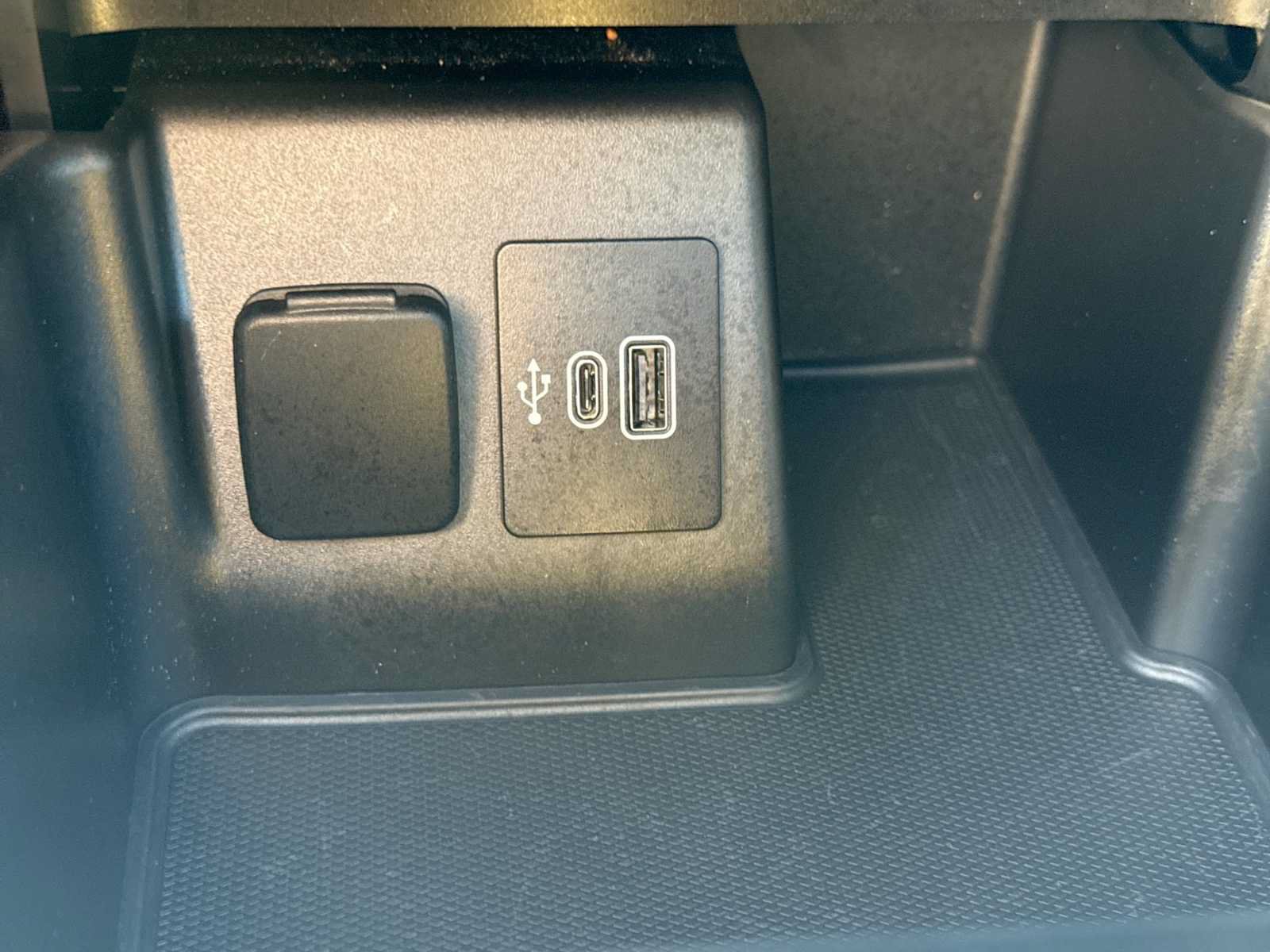 Certified 2025 Ford Explorer ST-Line AWD/4WD image 31