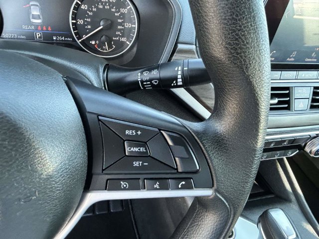 Used 2025 Nissan Altima 2.5 SV FWD image 31