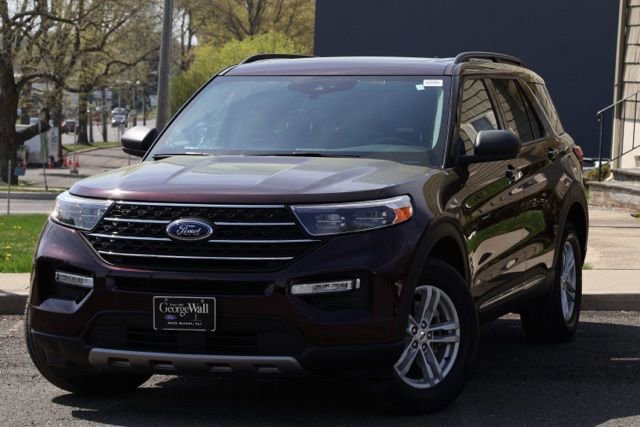 Certified 2022 Ford Explorer XLT w/ Equipment Group 202A image 7
