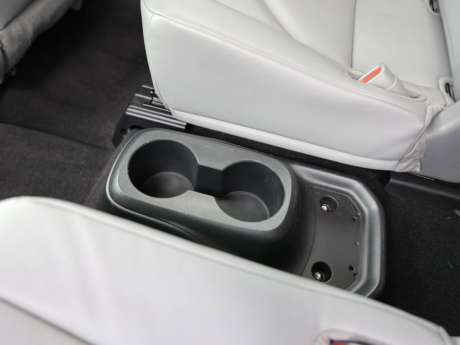 Used 2023 Toyota Highlander XLE AWD/4WD image 25