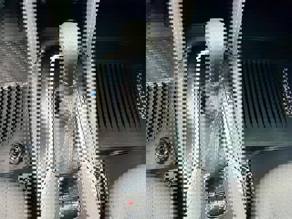 Used 2024 Toyota Corolla Cross LE image 29