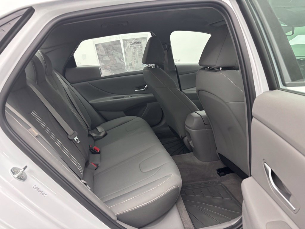 Used 2024 Hyundai Elantra SEL FWD image 41