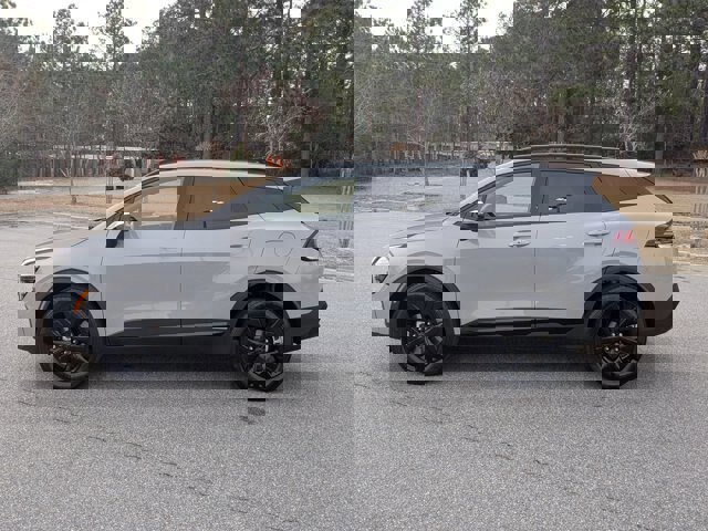 Used 2025 Kia Sportage X-Line w/ Premium Package image 2