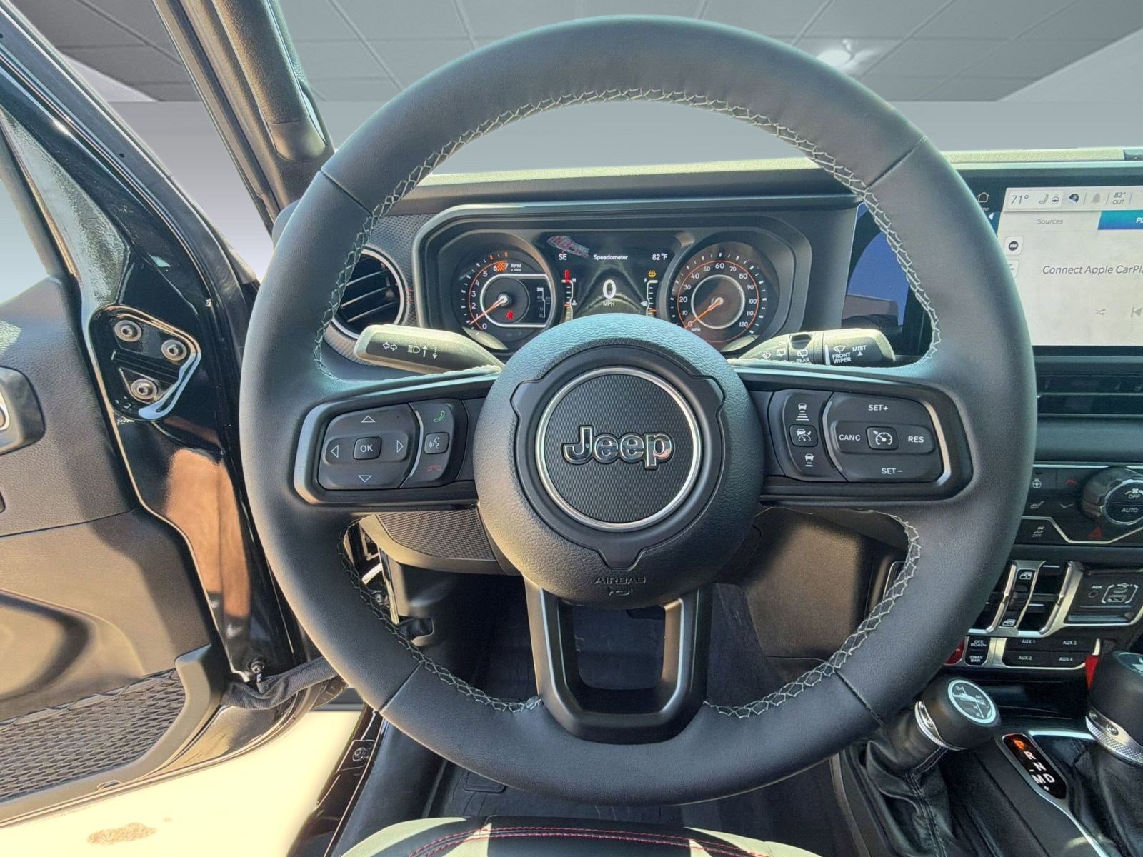Used 2025 Jeep Wrangler Unlimited Rubicon AWD/4WD image 16