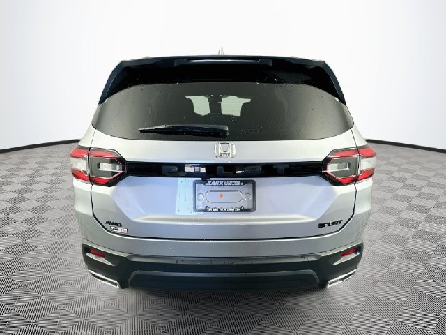 Used 2025 Honda Pilot Sport image 10