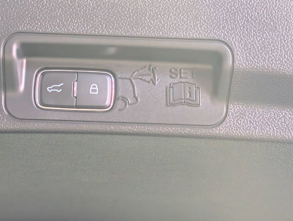 Certified 2022 Ford Explorer XLT RWD image 7