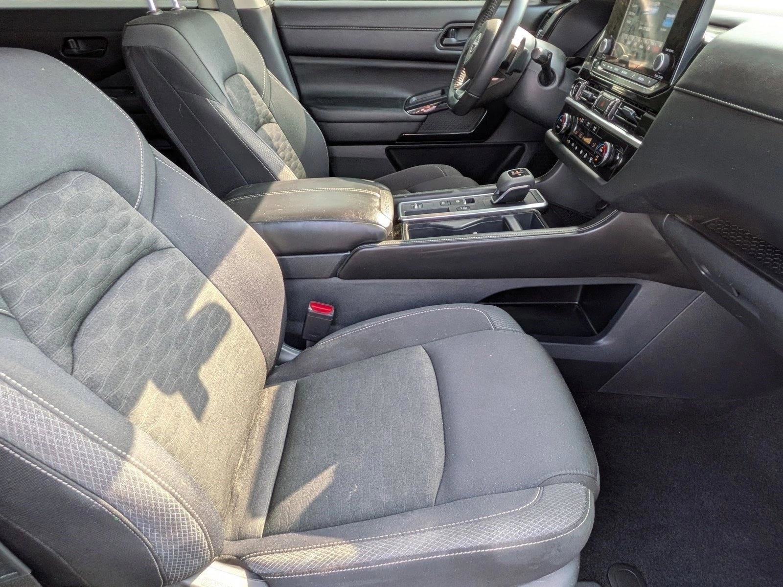 Used 2024 Nissan Pathfinder SV w/ SV Premium Package FWD image 19