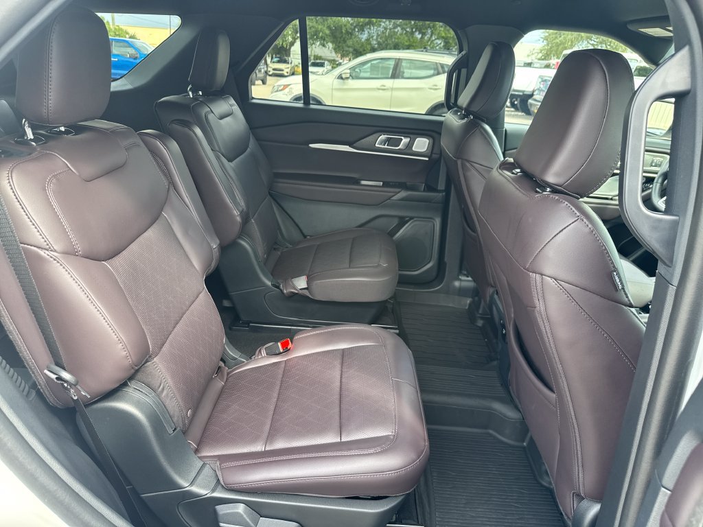 Certified 2026 Ford Explorer Platinum RWD image 28