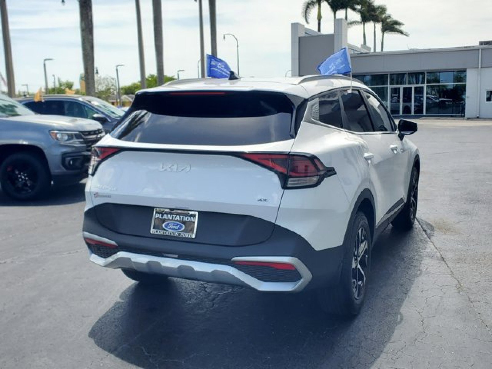 Used 2024 Kia Sportage EX image 7