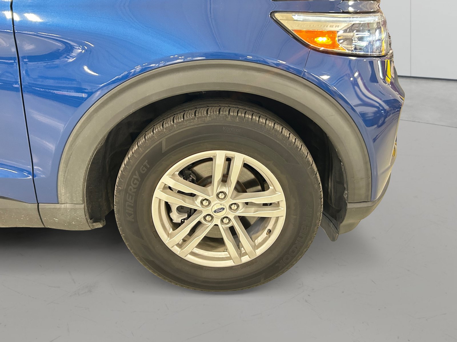 Certified 2022 Ford Explorer XLT w/ Equipment Group 202A RWD image 8