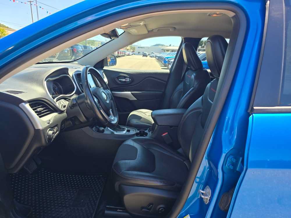 Used 2018 Jeep Cherokee Trailhawk w/ Trailer Tow Group AWD/4WD image 9