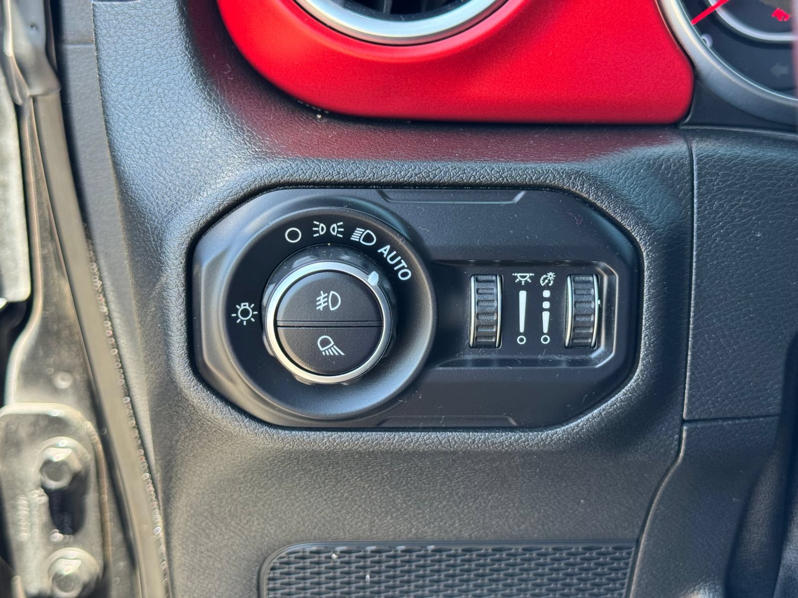 Used 2020 Jeep Gladiator Rubicon AWD/4WD image 34