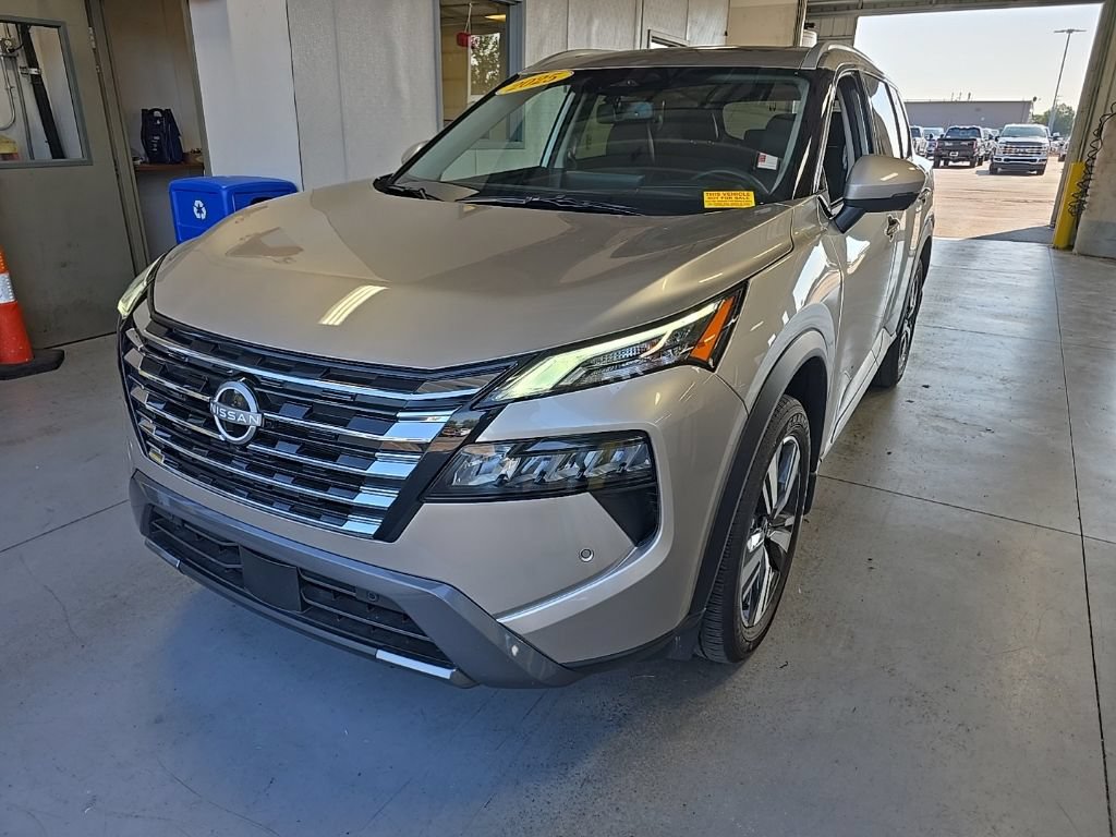 Used 2025 Nissan Rogue SL w/ SL Premium Package AWD/4WD image 2
