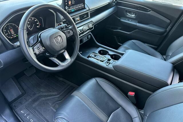 Used 2025 Honda Pilot EX-L image 10