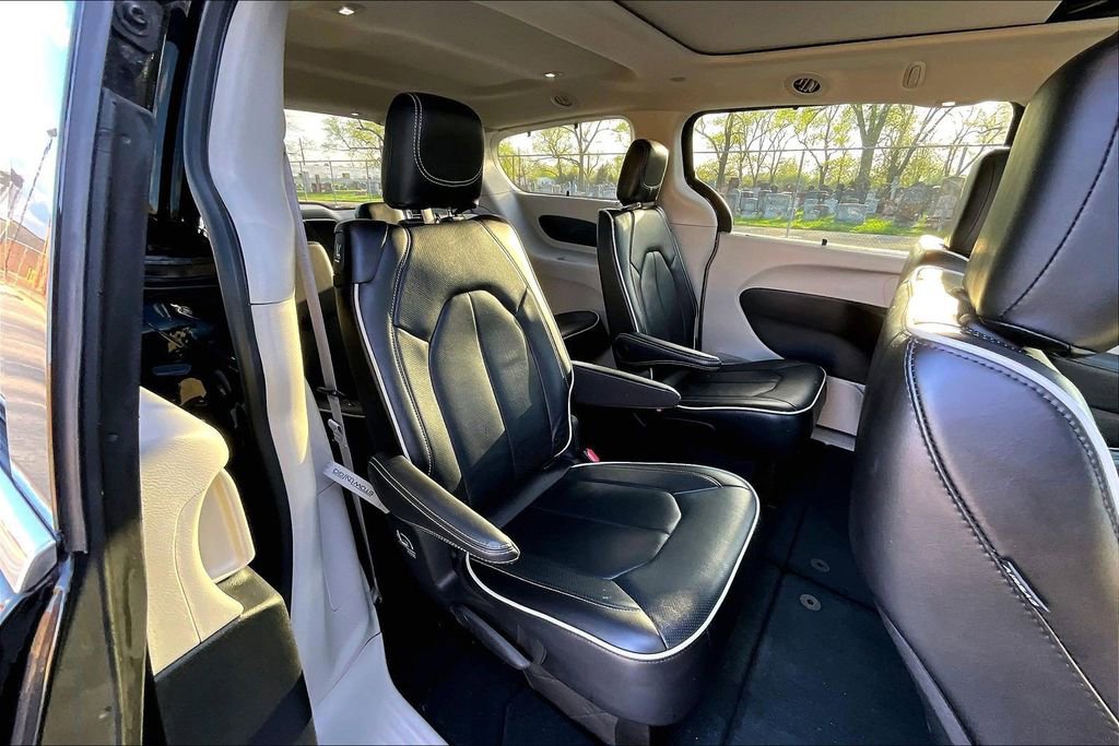 Used 2024 Chrysler Pacifica Limited FWD image 26